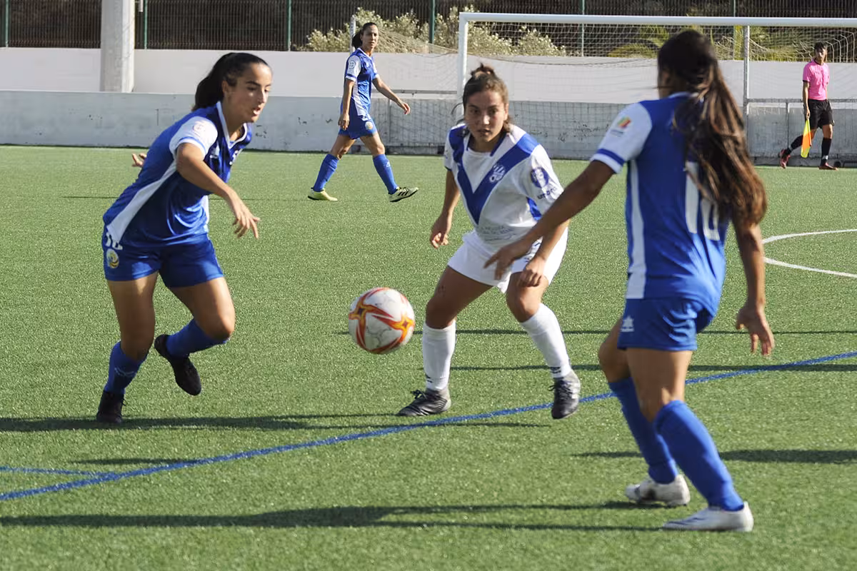 Hay fútbol menorquín mucho más allá del Mercadal de Tercera RFEF.