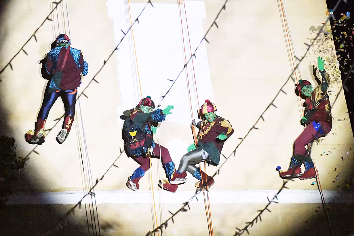 (Fotos) Los 'Llumets' encienden un año más la Navidad en Maó