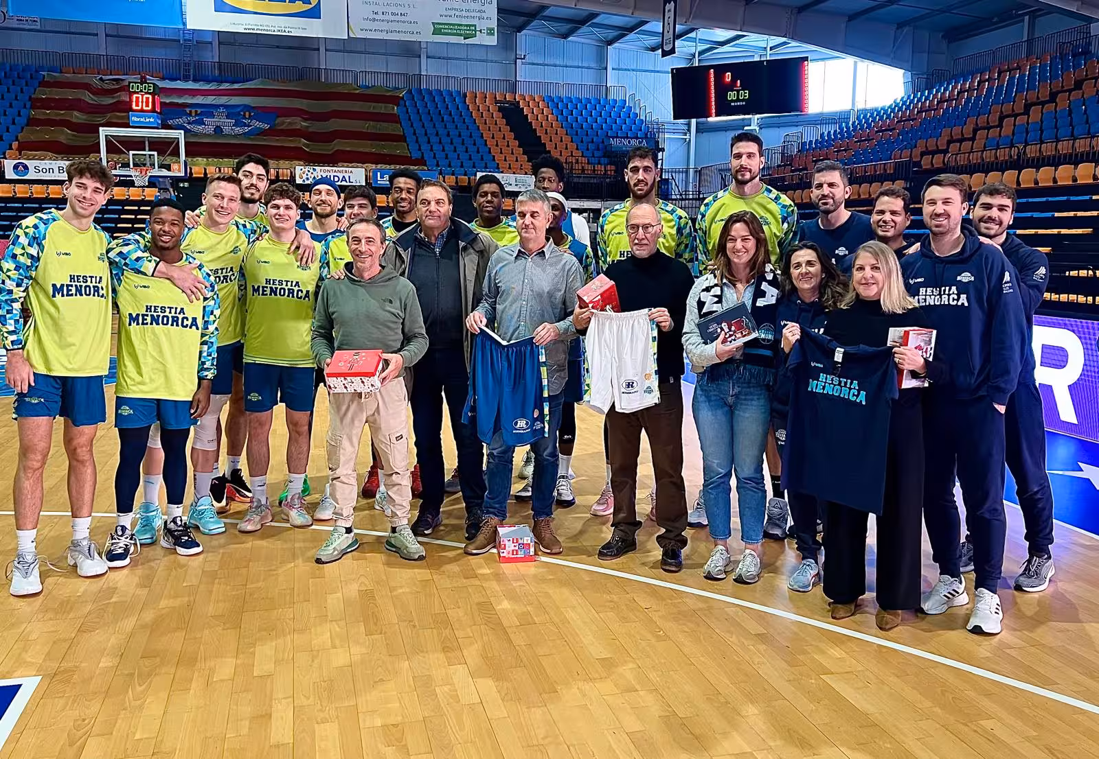 (Fotos) Un desayuno prenavideño en Bintaufa marca la previa del Hestia Menorca-Movistar Estudiantes