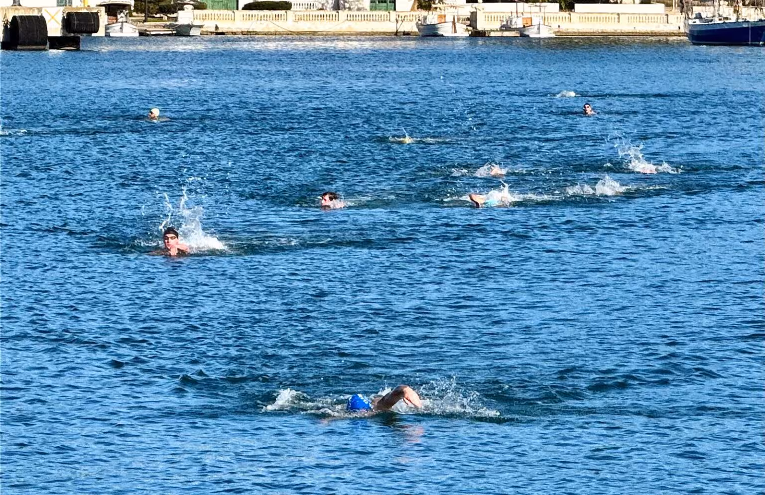 El puerto acogerá el 27 de diciembre la tradicional travesía a nado organizada por el Club Natació Maó