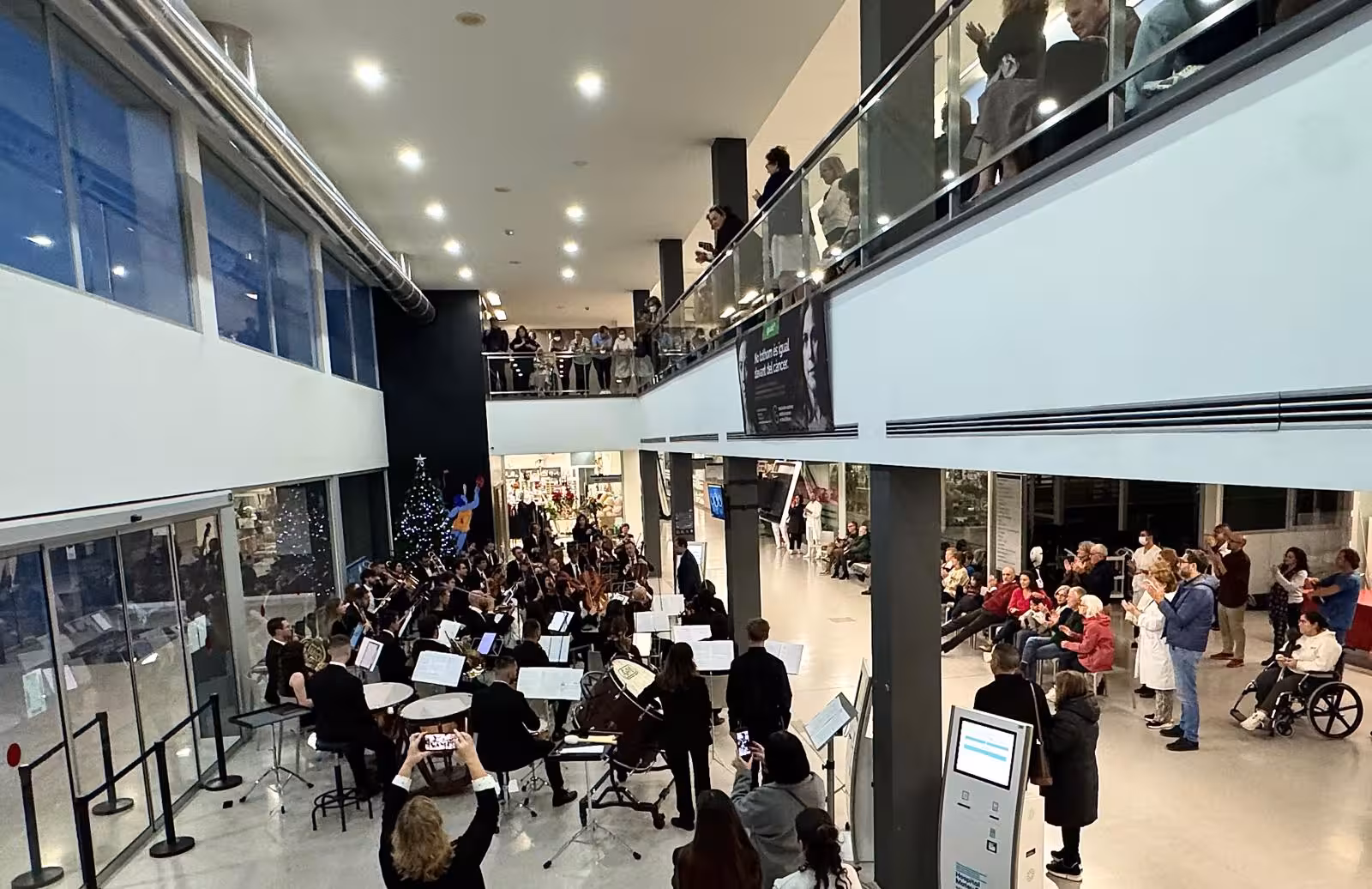 La música cura a los pacientes del Mateu Orfila