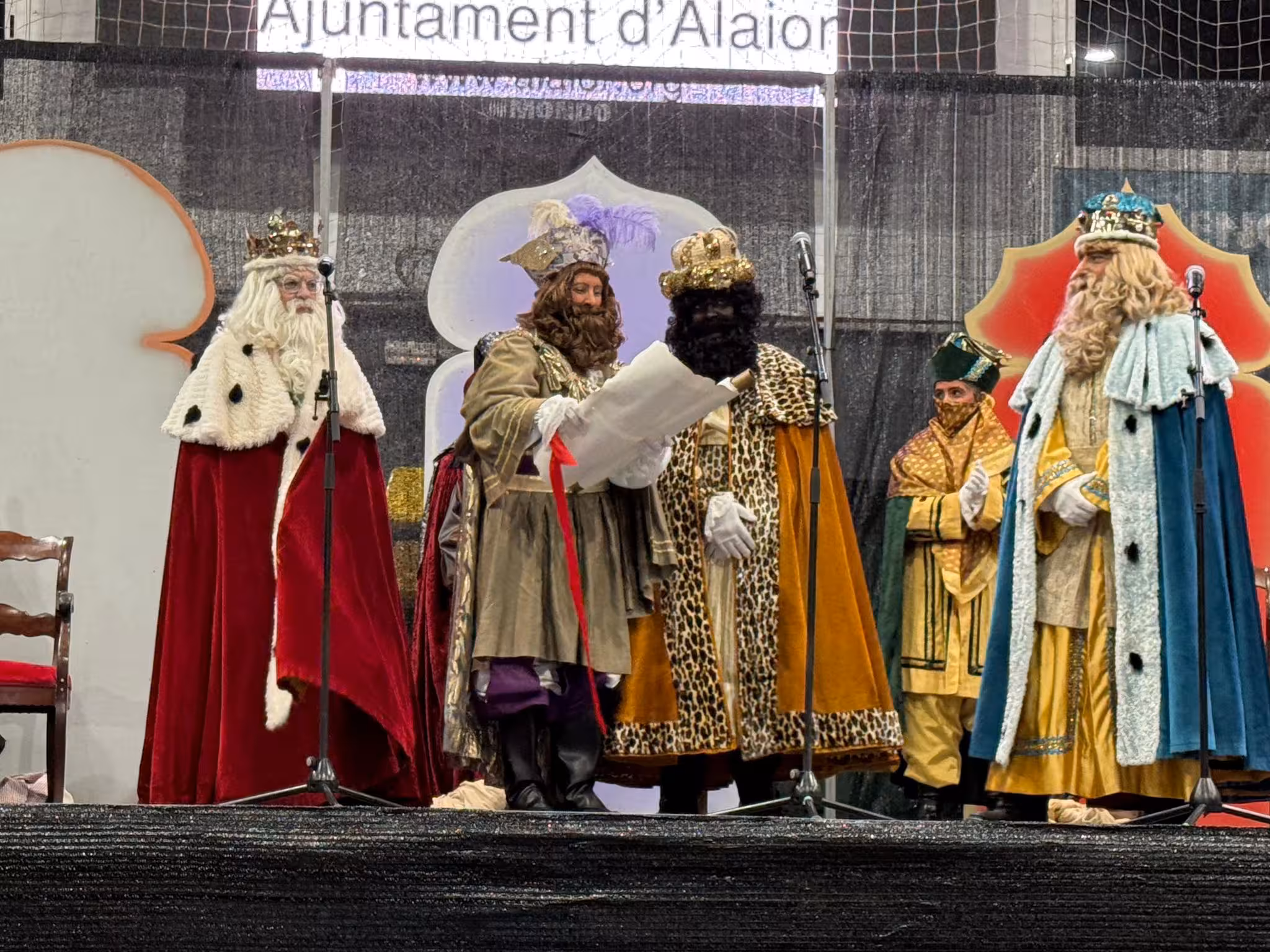 (Fotos) Los Reyes Magos llenan de magia las calles de Alaior