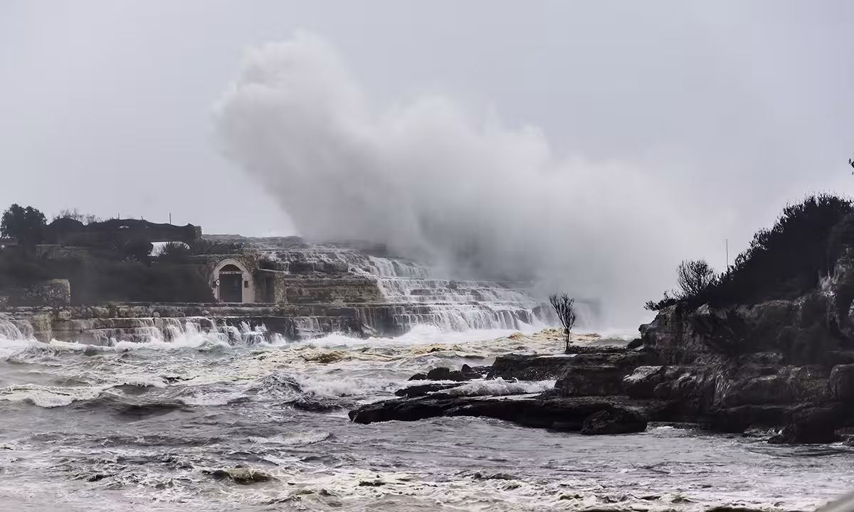 Temporal en Menorca: AEMET activa alertas por rachas de 80 km/h, olas de 4 metros y posibles granizadas