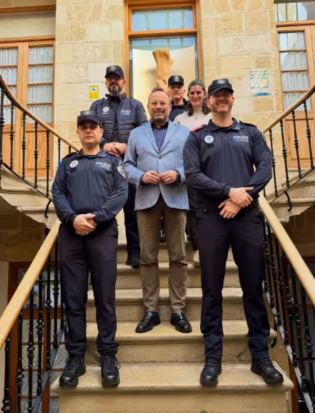 Alaior incorpora a dos nuevos policías locales en prácticas para reforzar el servicio