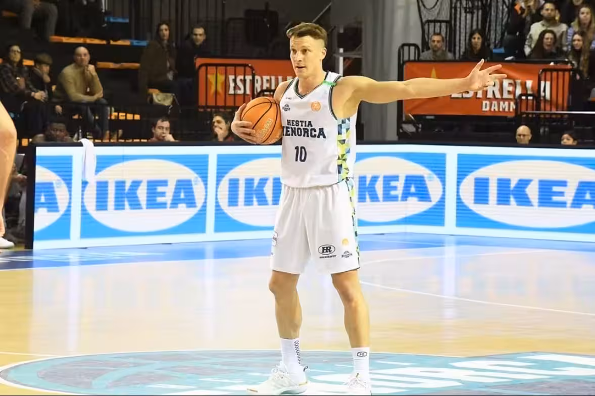 Zurbriggen, el «MVP sin posición»: el timonel del Hestia Menorca vuelve a opositar al cielo de la Primera FEB