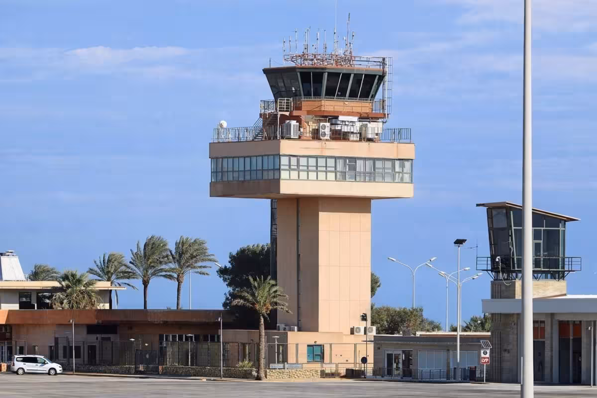 Transportes desiste del proyecto de la torre de control virtual en el Aeropuerto de Menorca