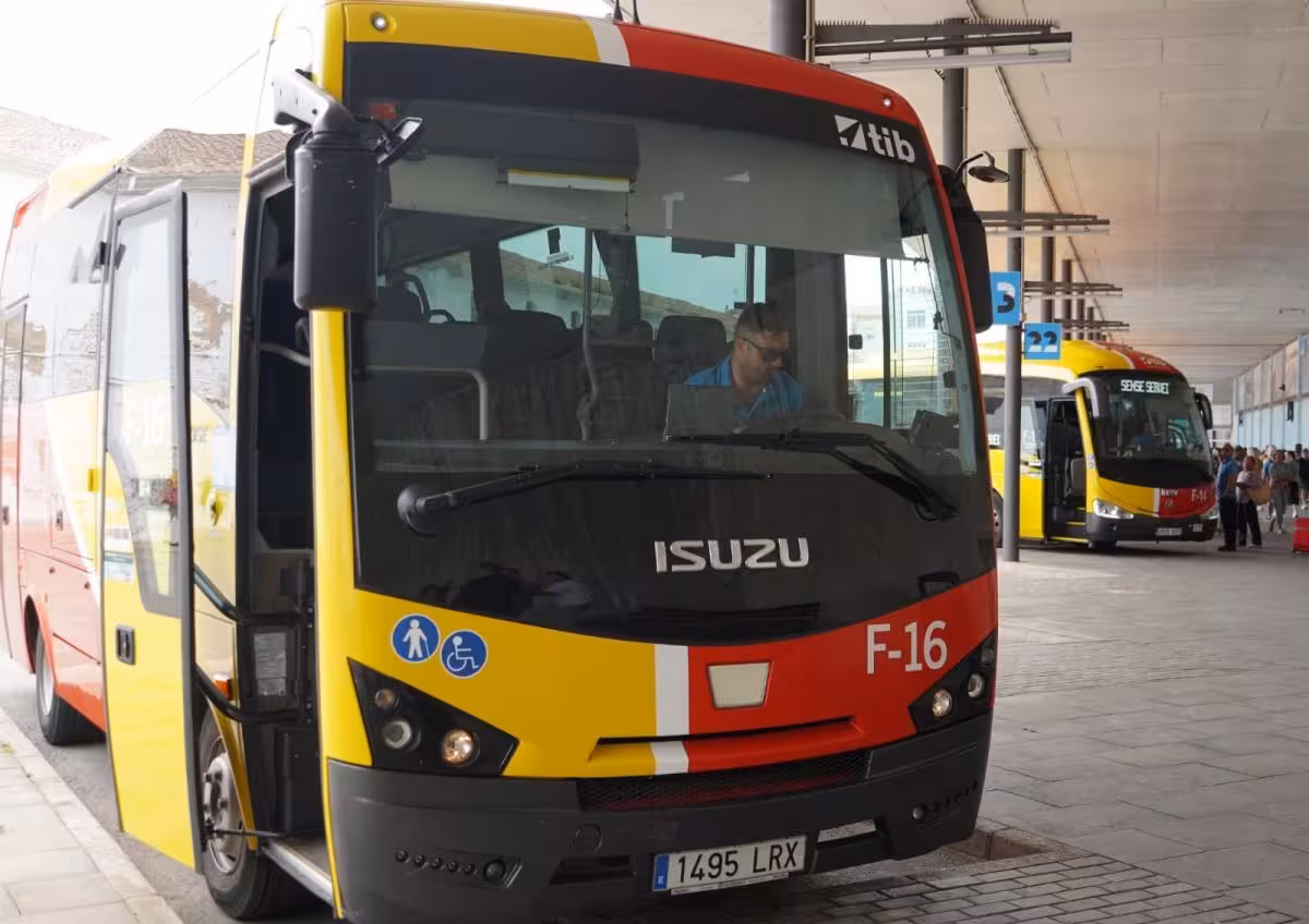 El Bus Exprés Maó–Ciutadella contará con una salida de refuerzo desde los institutos de Bintaufa