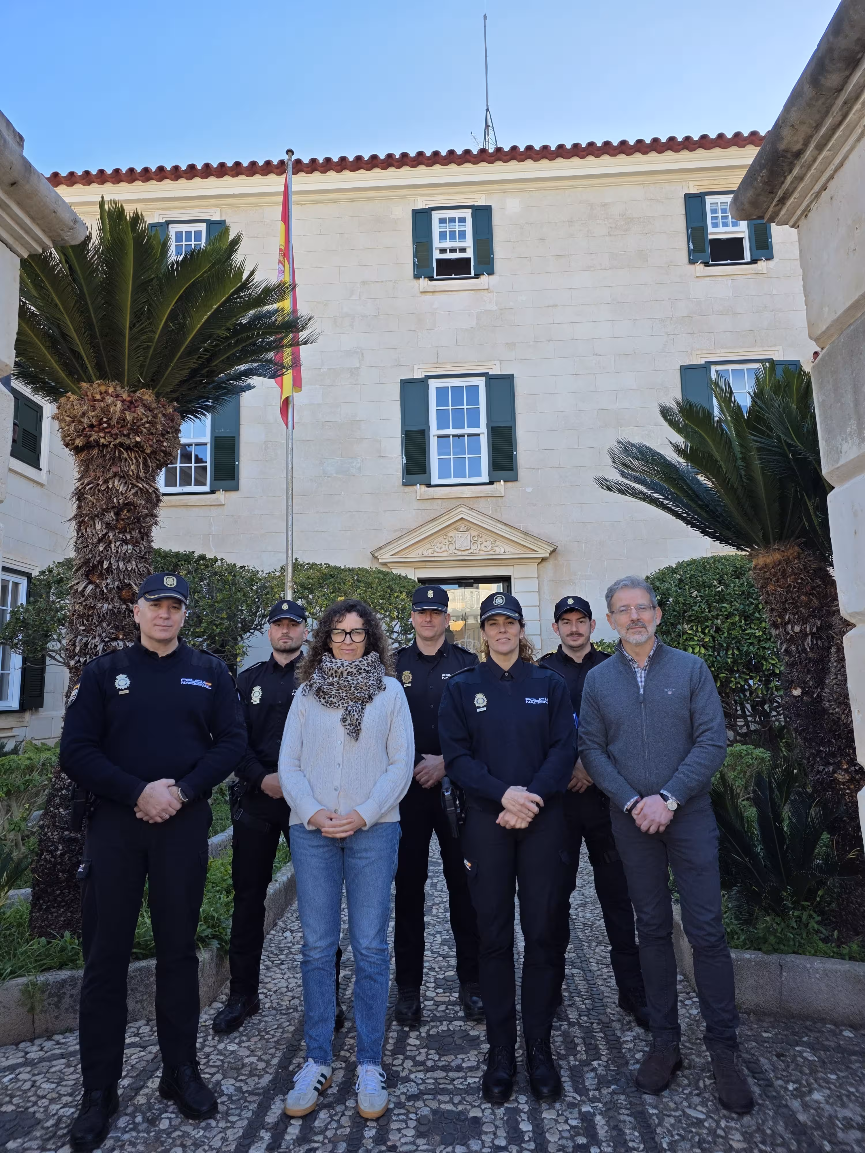Tres nuevos oficiales de la Policía Nacional se incorporan a la Comisaría de Maó