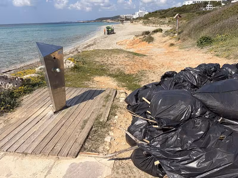 Es Migjorn reabrirá este verano los lavapiés: seguirán sin funcionar con agua de mar