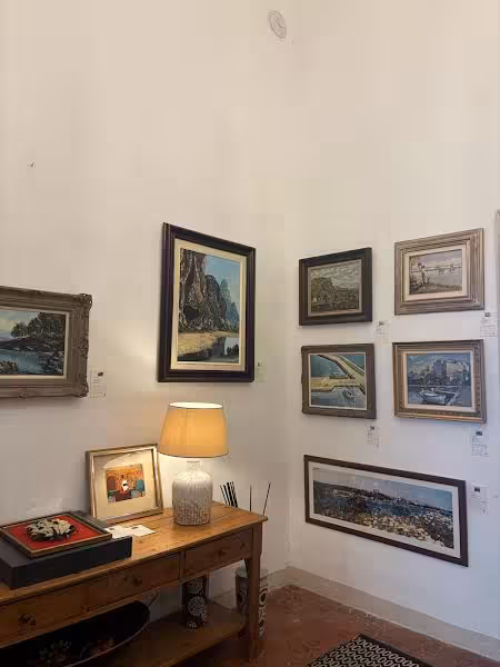 Más de 50 obras de arte se subastarán en Ciutadella para apoyar los proyectos de infancia de Cáritas