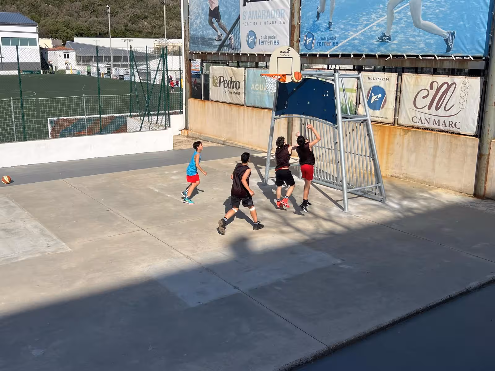 Ferreries invierte 141.000 € para transformar parques infantiles y crear nuevos espacios deportivos inclusivos