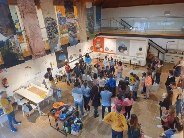 Menorca reabre su Centro de Geología con las rocas más antiguas de Baleares y un Geolodía único en Tirant