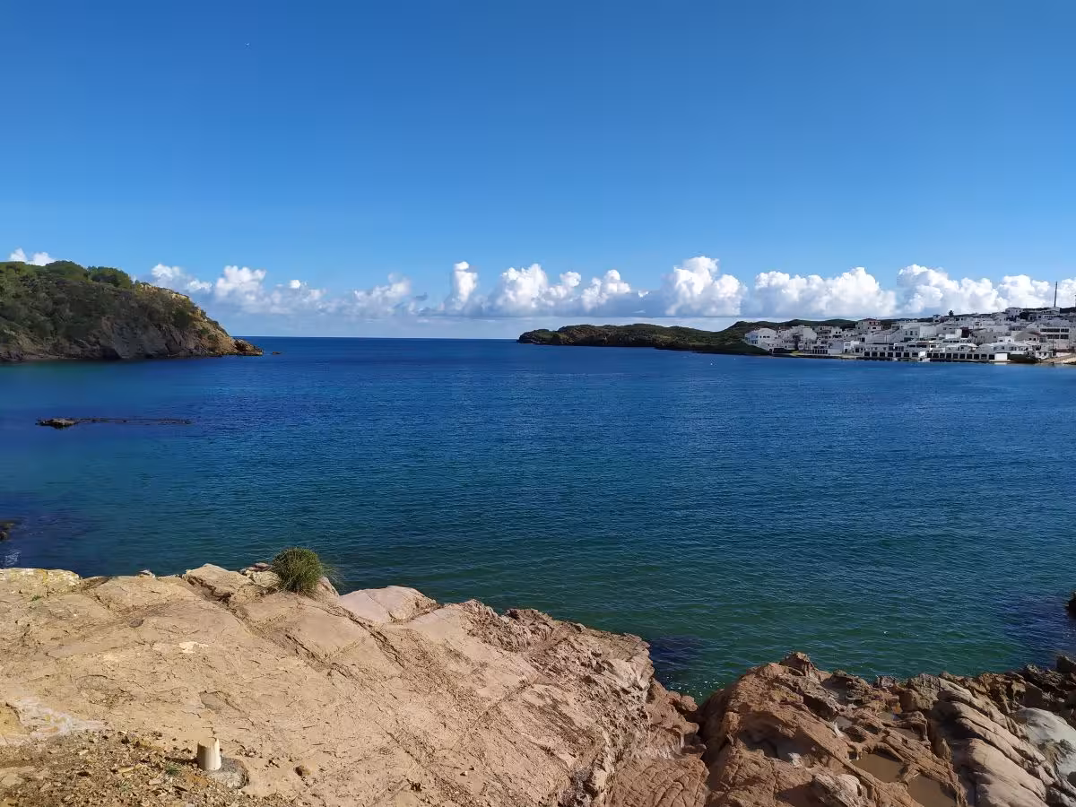 Sol y temperaturas rozando los 30 grados este martes en Menorca