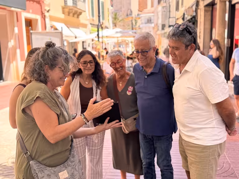 (Vídeo) Maó lanza la campaña «Todo es de aquí» para impulsar las compras en el comercio local