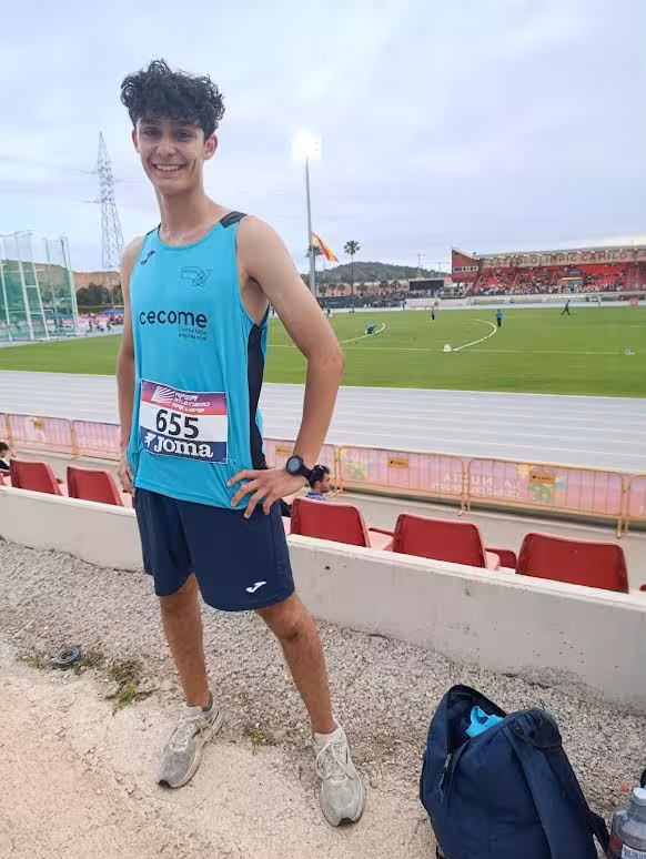 El menorquín Gonzalo Pons roza el podio nacional y bate el récord balear sub16 en 1.500 m obstáculos