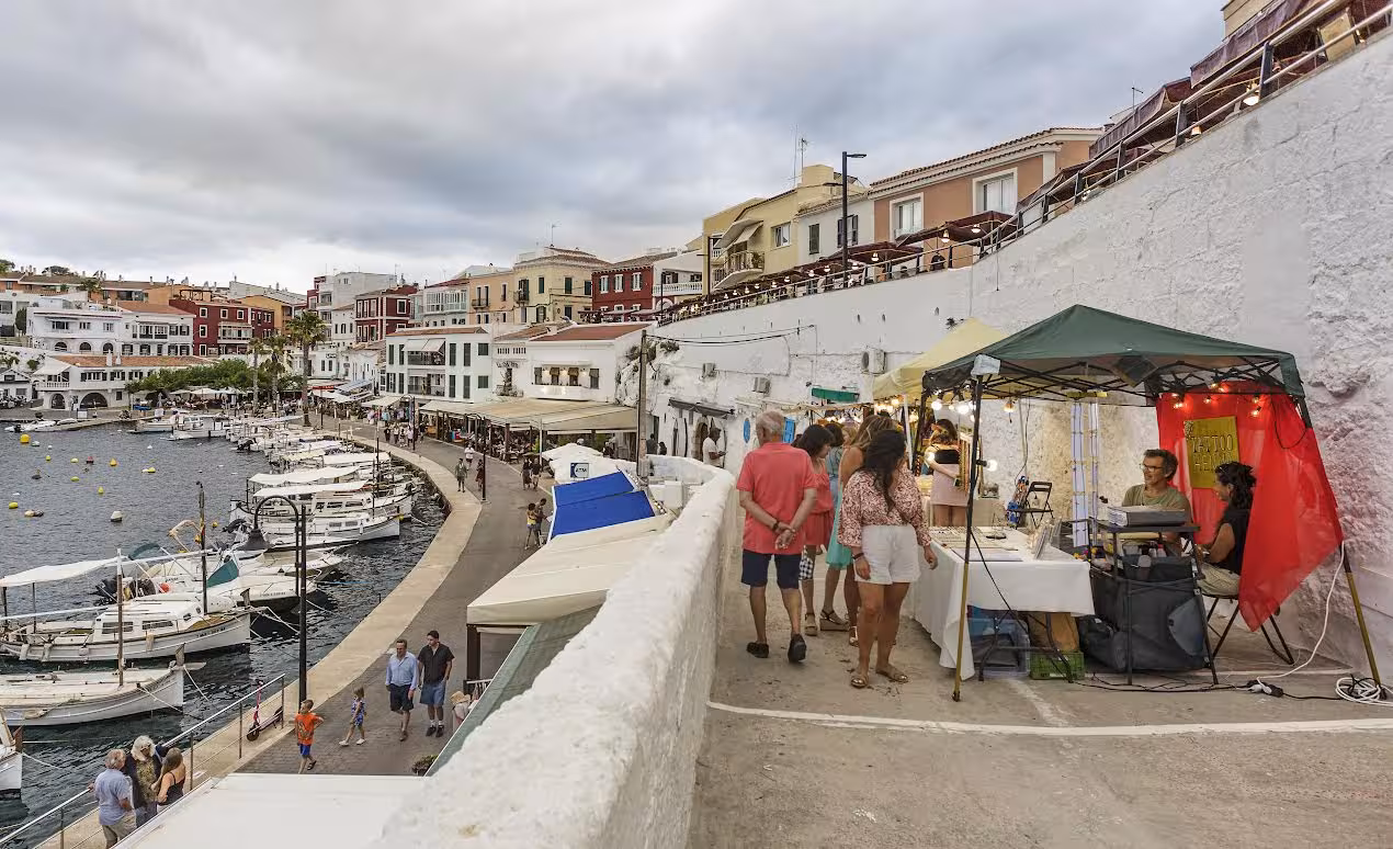 El Mercado de Calasfonts retoma su actividad diaria con 11 puestos