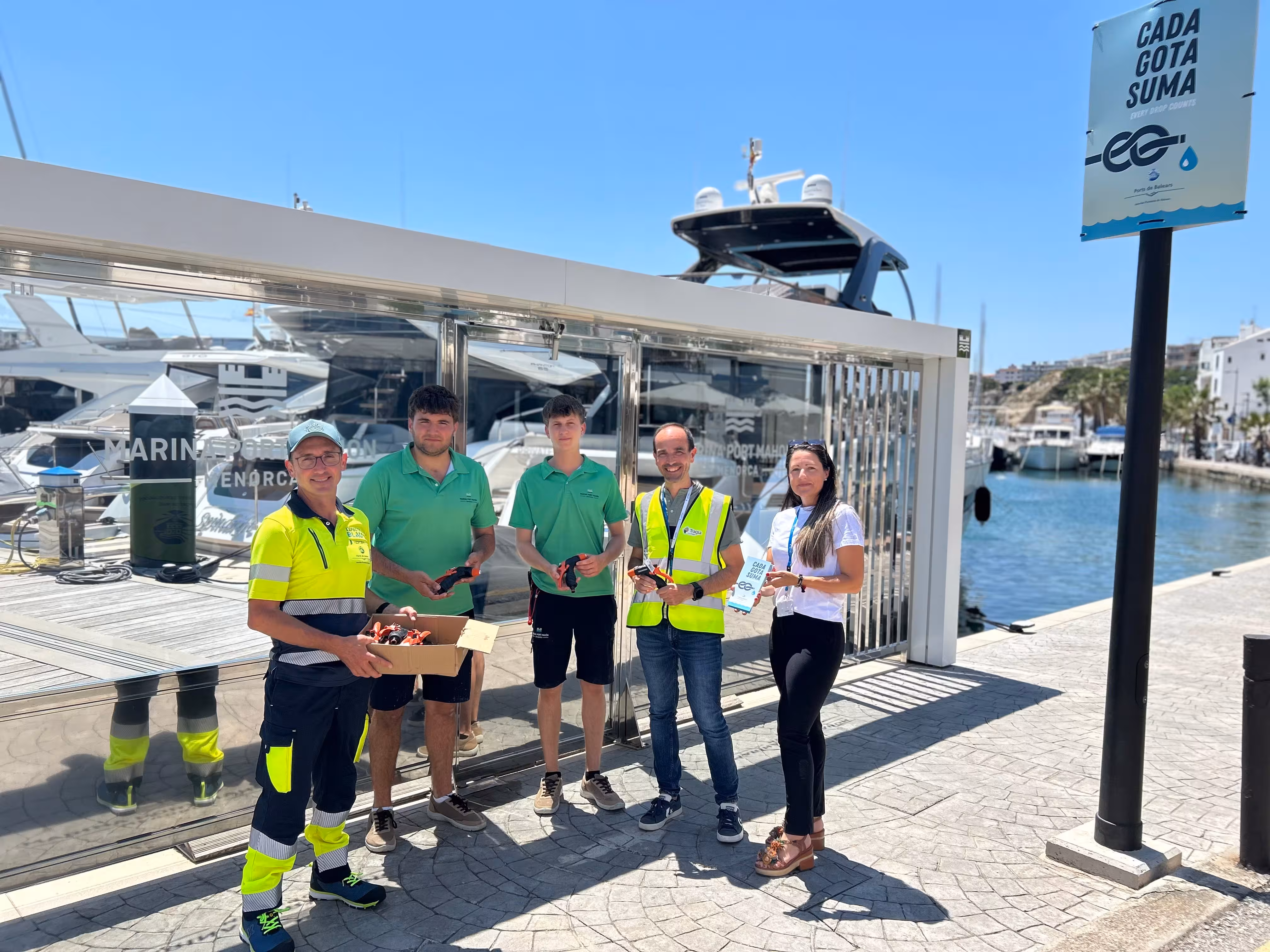 La campaña «Cada gota suma» vuelve al puerto de Maó para promover el ahorro de agua