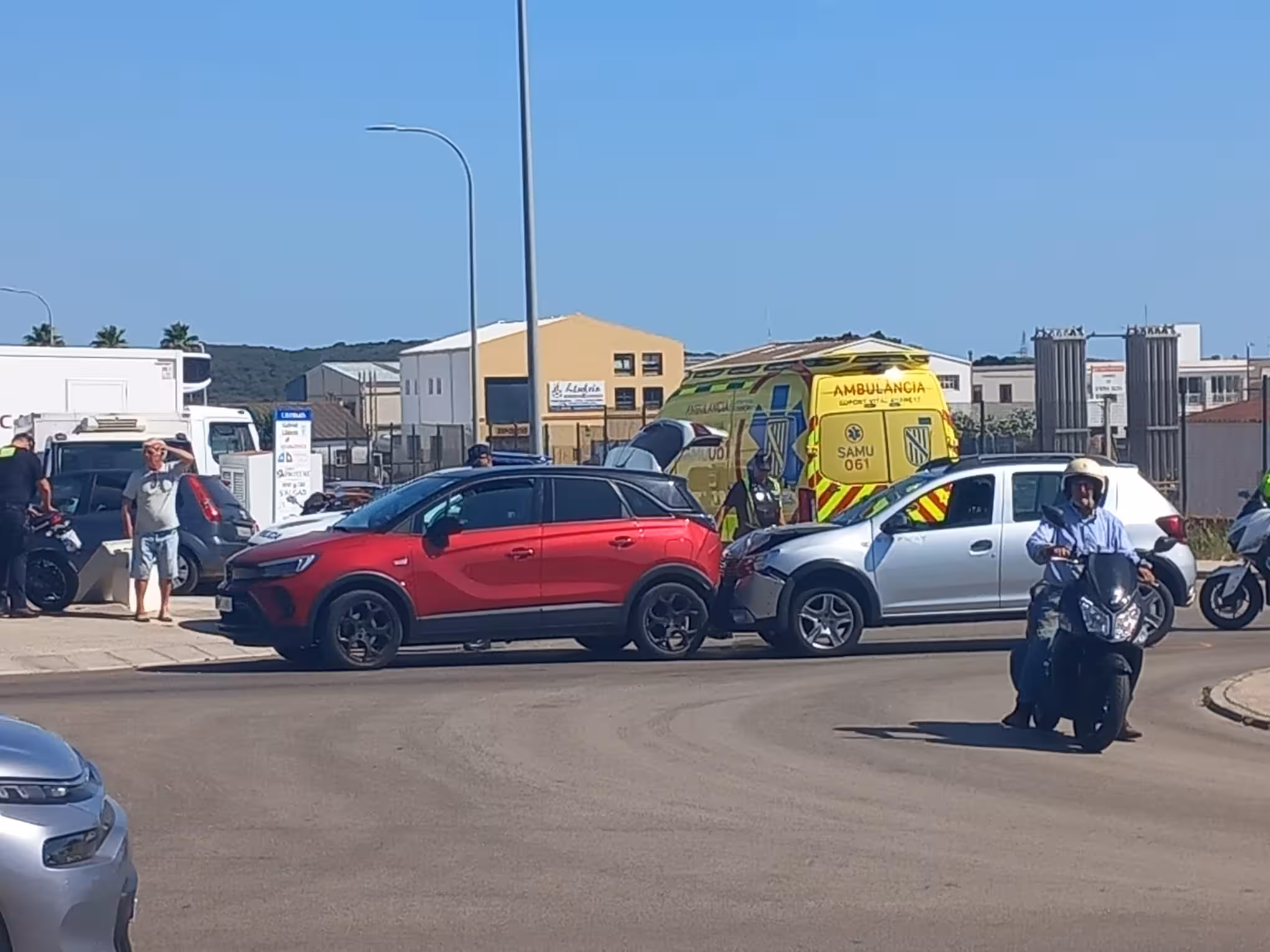 (La foto) Un accidente por alcance en el polígono de Maó se salda sin heridos