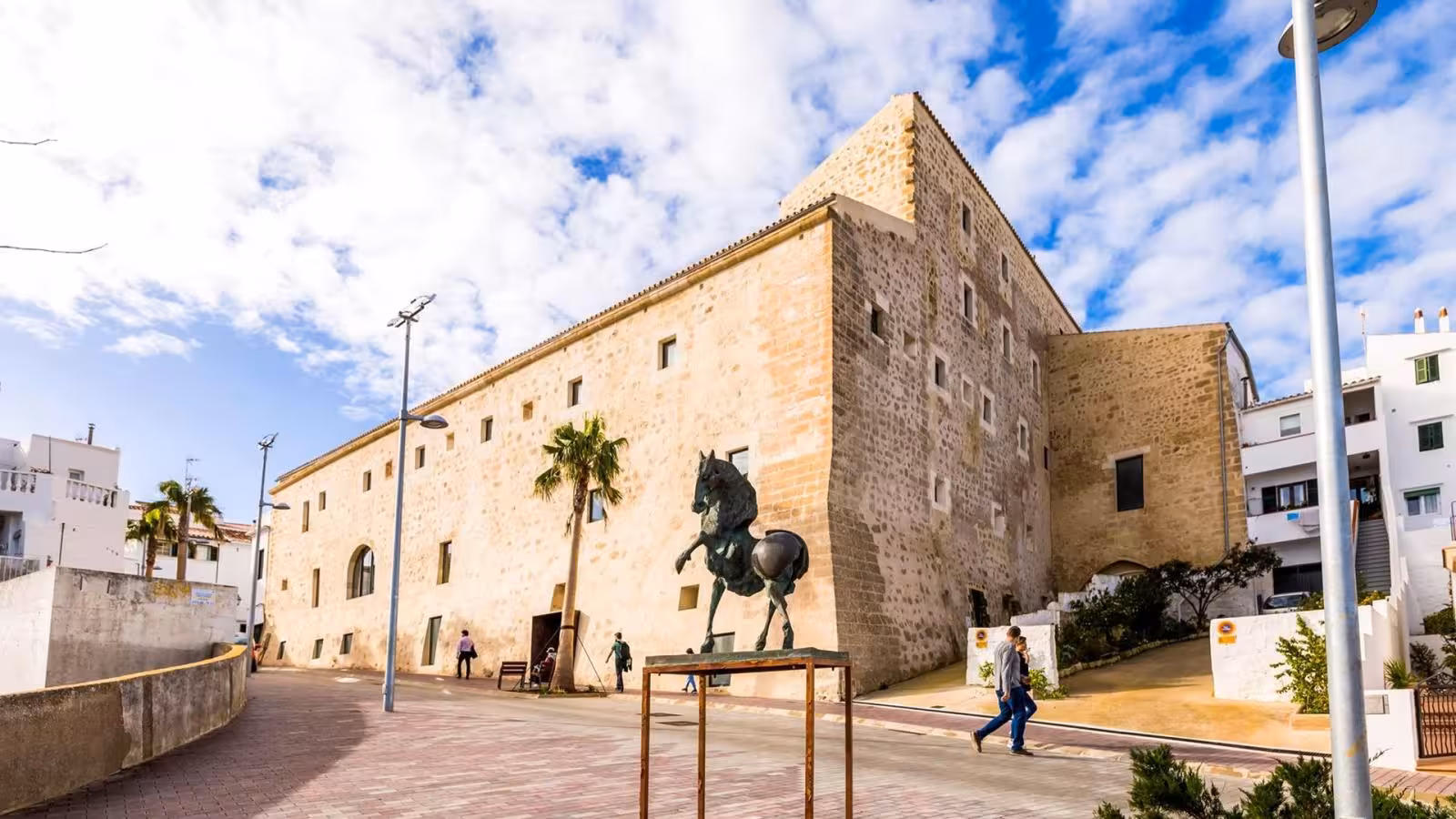 Alaior presenta una potente programación de exposiciones para el verano 2026 en el Convent de Sant Diego