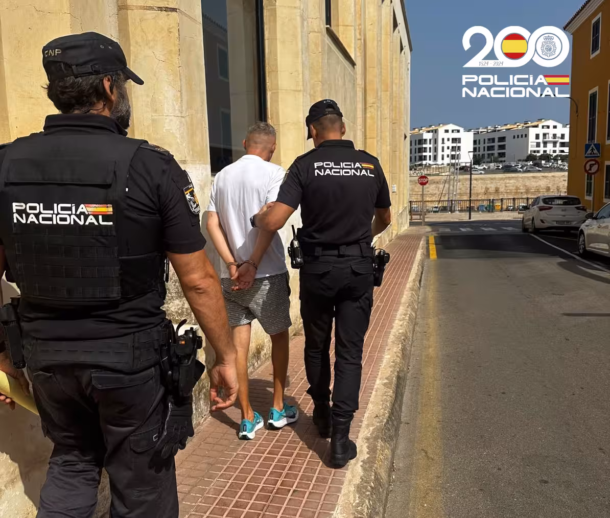 La Policía Nacional detiene en Ciutadella a un hombre con mercancía robada valorada en 5.000 euros