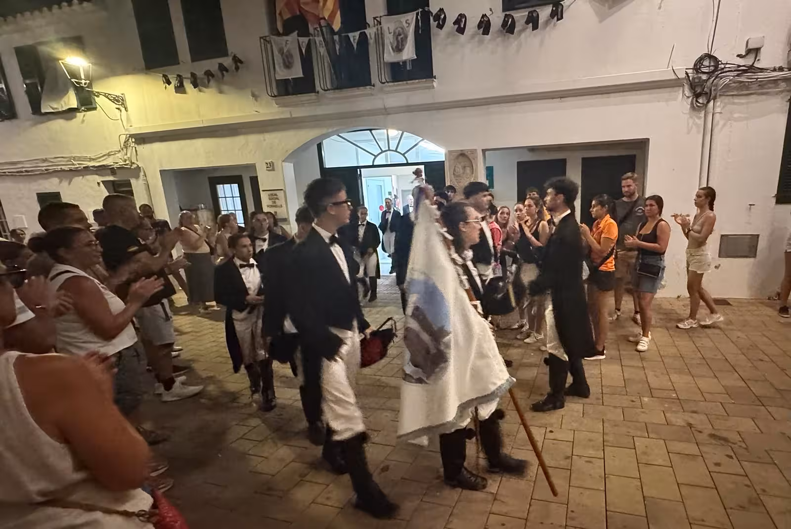 El Ayuntamiento de Es Mercadal suspende el jaleo de este sábado pero mantiene las fiestas de Fornells