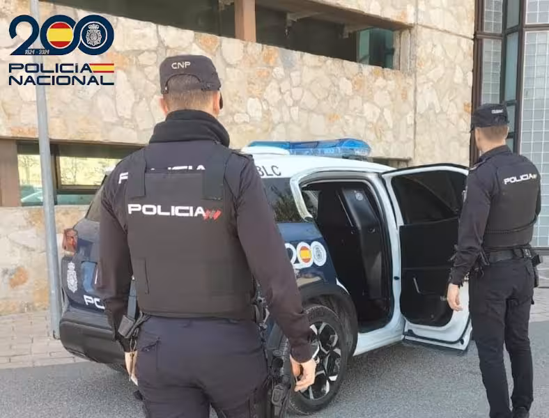 La Policía Nacional investiga las causas de la muerte de una mujer localizada en una piscina de Binixica