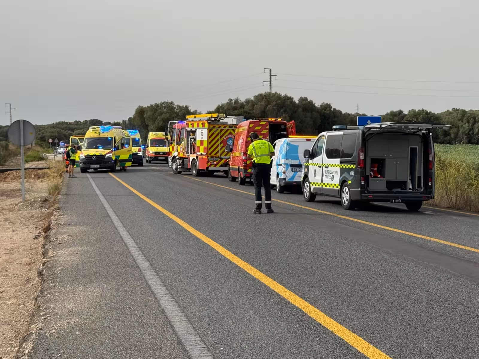 (Urgente) Una mujer muerta y cinco heridos, entre ellos un bebé, en un grave accidente en la carretera general de Menorca