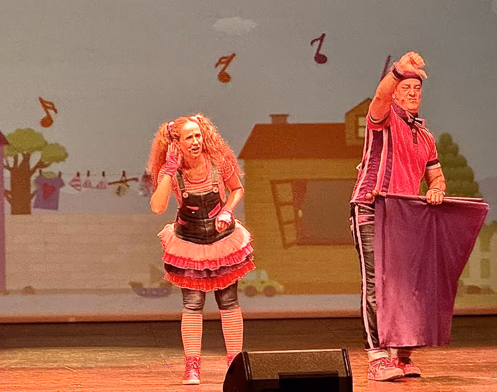 Pica Pica hace bailar y cantar a toda la familia en su estreno en el Teatre Principal de Maó