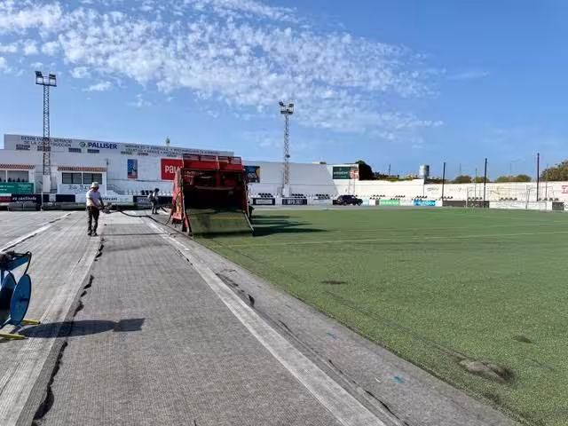 Alaior renueva por completo el césped de Los Pinos con una inversión de 430.000 euros