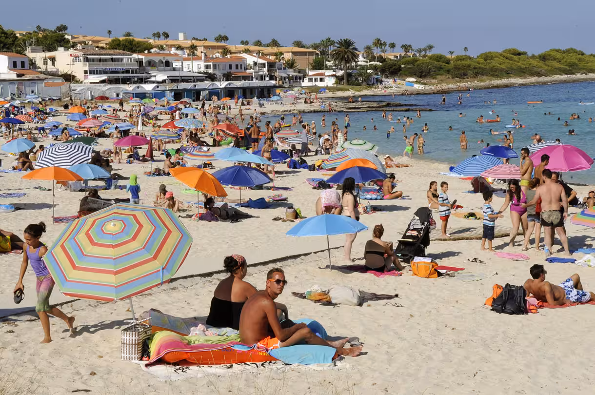 El GOB propone un mínimo de 5 m² por usuario en las playas para limitar la presión sobre el litoral