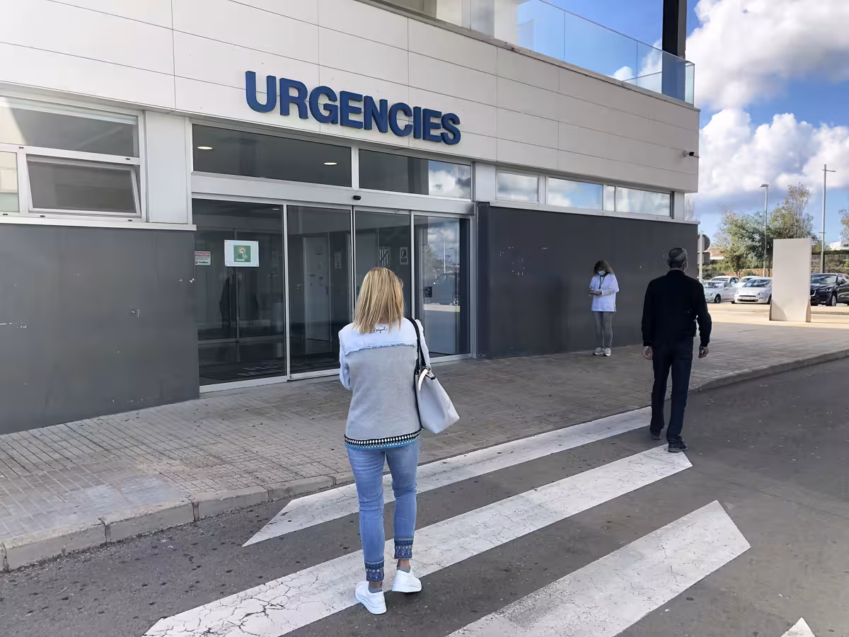 Los hospitales públicos de las Illes Balears atienden 5.535 urgencias más que el verano pasado