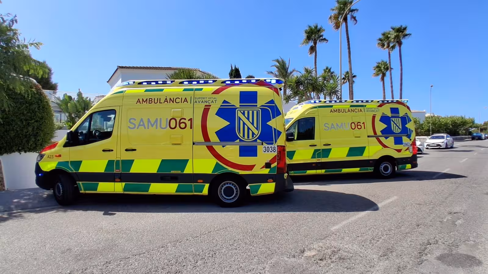 Reaniman a un turista de 83 años tras caer inconsciente en la piscina de un hotel de Cala en Bosch