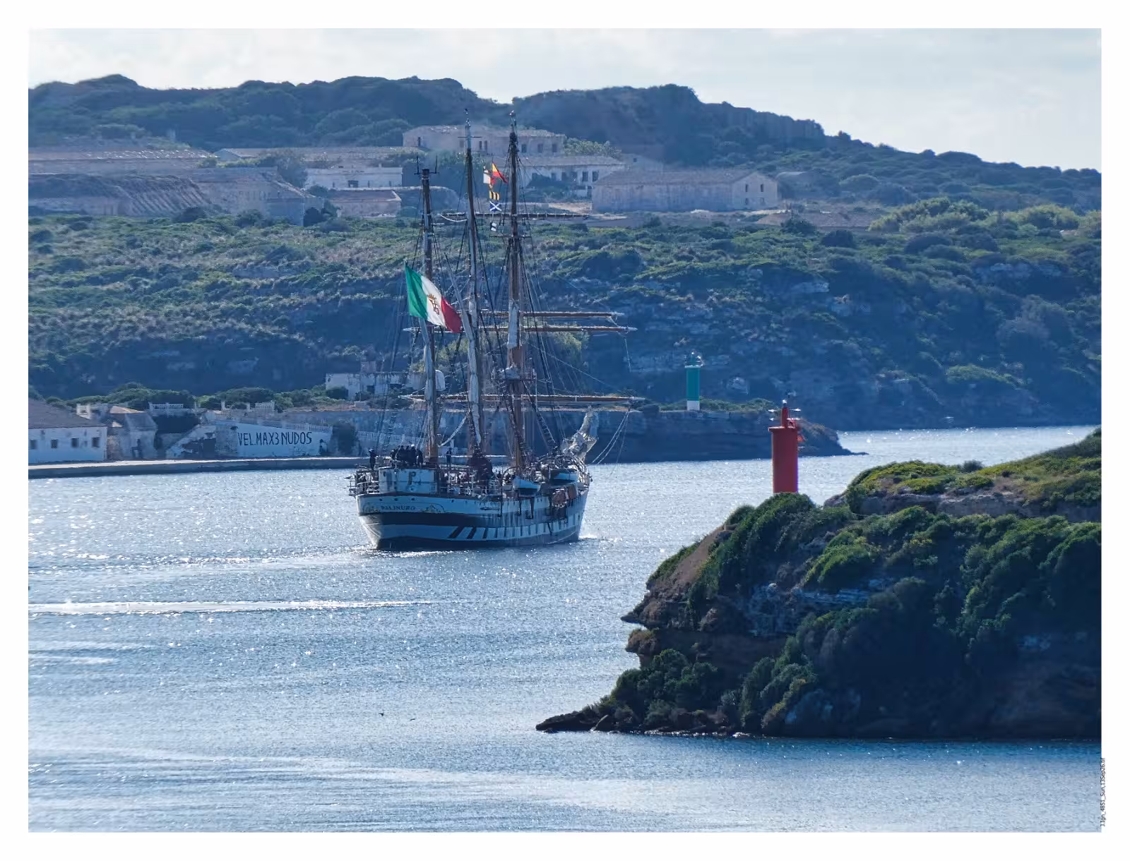 El Palinuro abandona el puerto de Maó tras varios días en Menorca