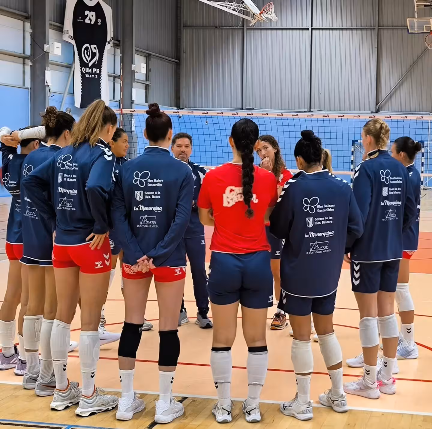 (Fotos) El Avarca se entrena en Quimper antes de medirse al Melilla en el torneo Pro Master