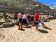 Socorristas de un hotel auxilian a una mujer desvanecida en la playa de Arenal d'en Castell