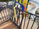 Arrancan las banderas de España del Ajuntament de Sant Lluís