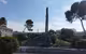 "Sobre el obelisco de la Explanada de Mahón"