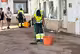 Sant Lluís apura los últimos tragos de 'pomada' mientras la brigada inicia la limpieza para recibir a los gigantes