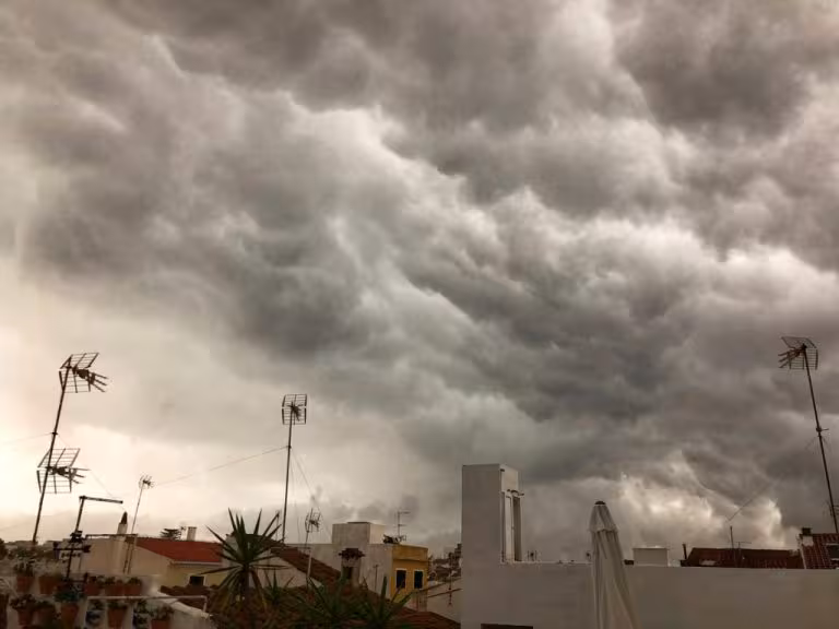 Menorca arranca la semana con alerta amarilla por lluvias