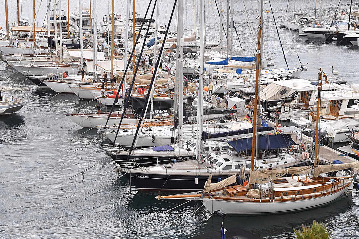 (Fotos) Los veleros históricos llegan al puerto de Maó para la XIX Copa del Rey de Barcos de Época
