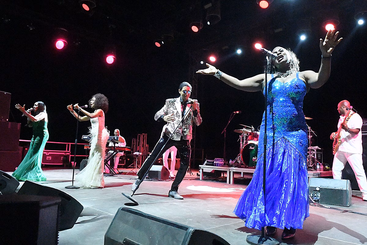 La eterna fiesta de Boney M alegra el Castillo de San Felipe