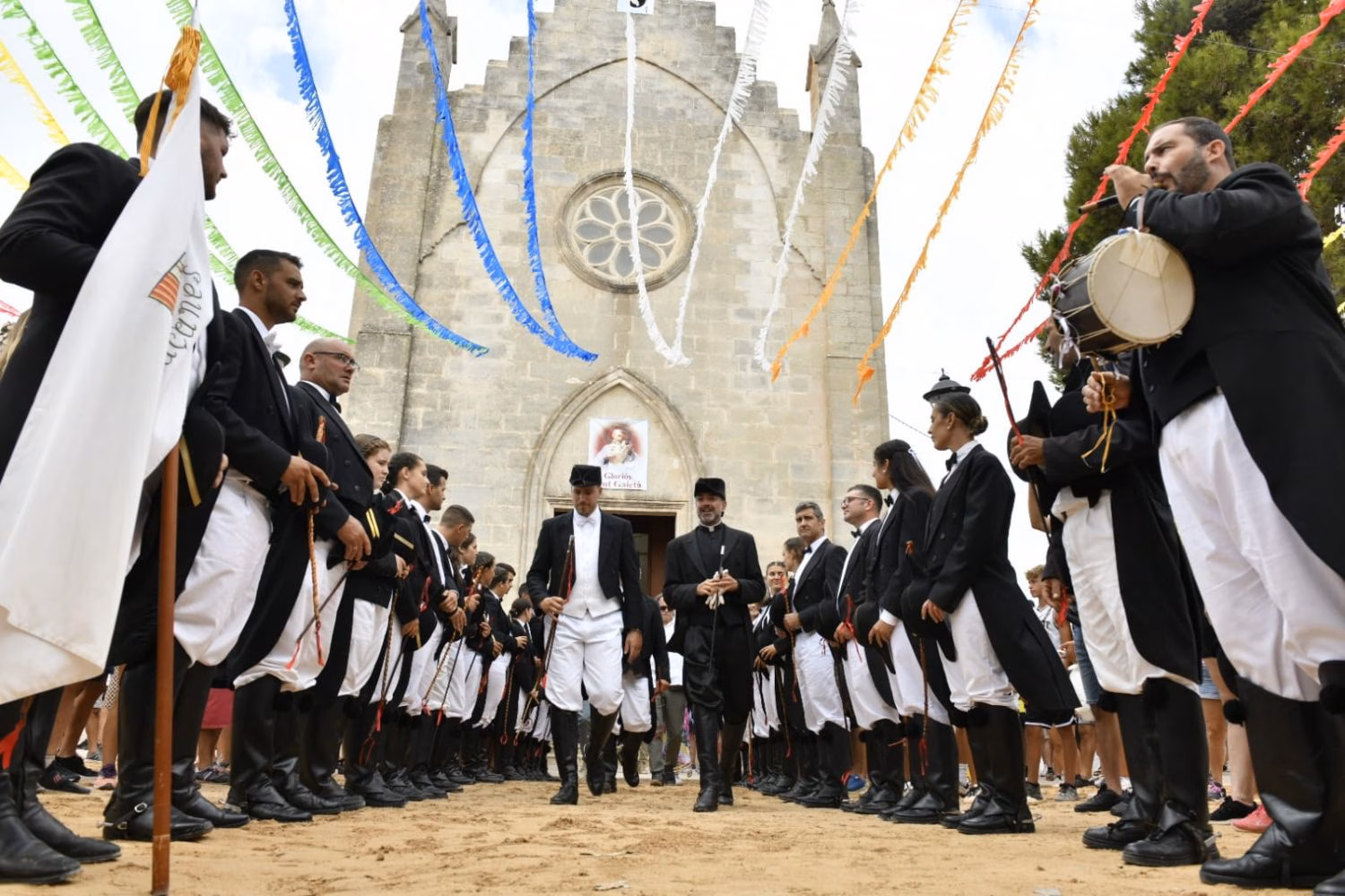 (Fotos) Llucmaçanes empieza a vivir su día grande de Sant Gaietà
