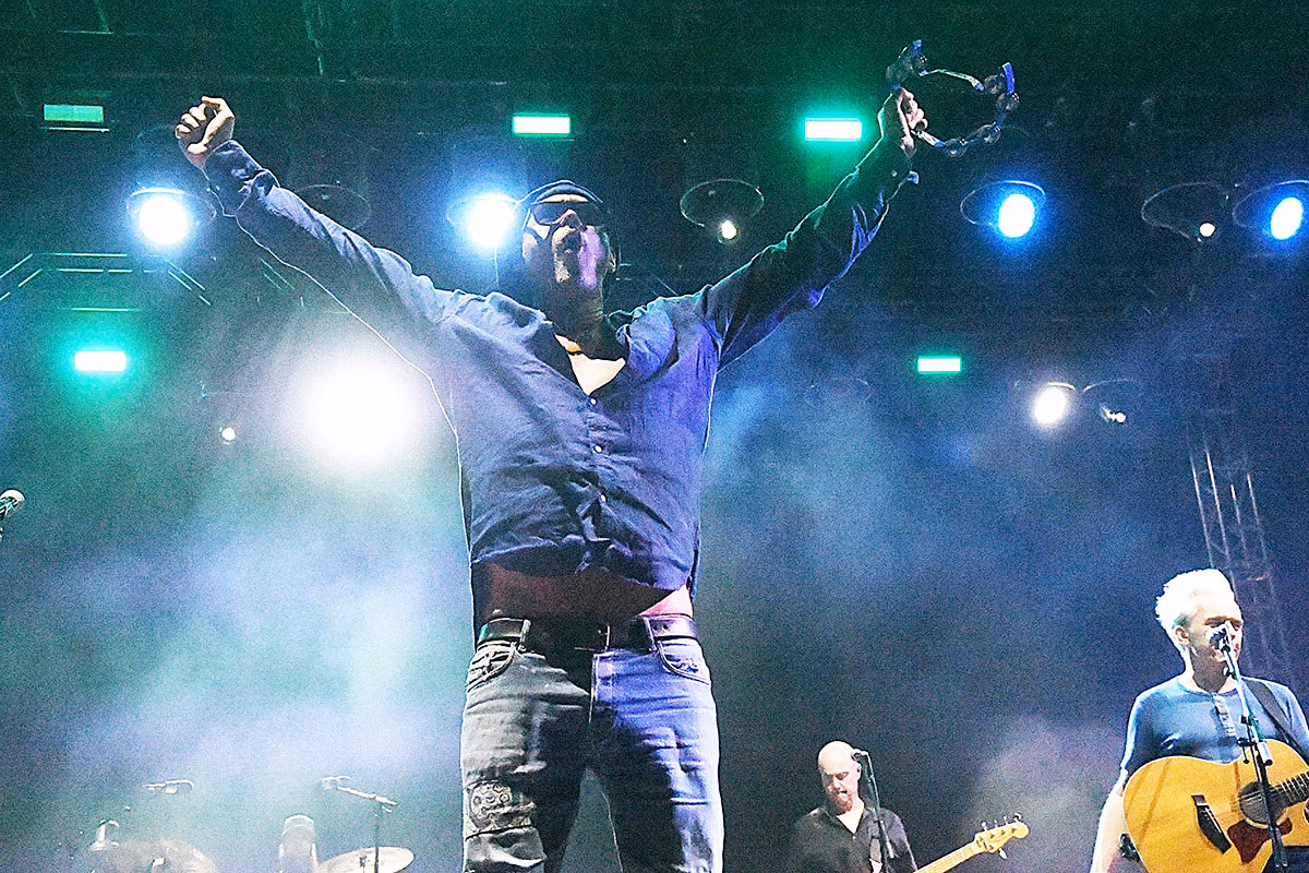 (FOTOS) El 'soul' de The Christians encandila en Menorca