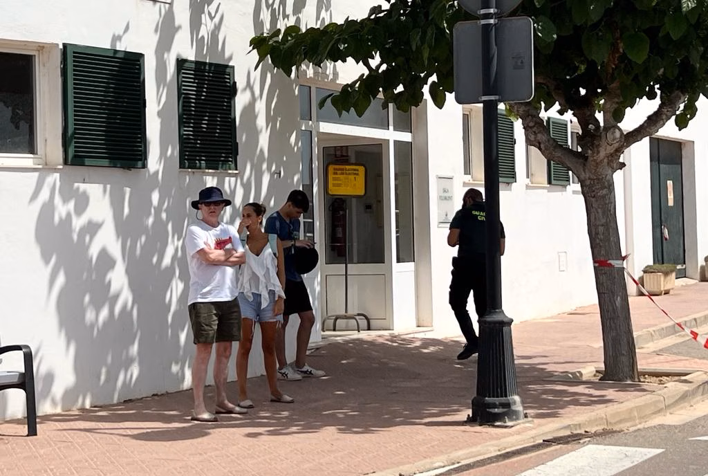 (Fotos) Máxima normalidad en las mesas electorales de Fornells