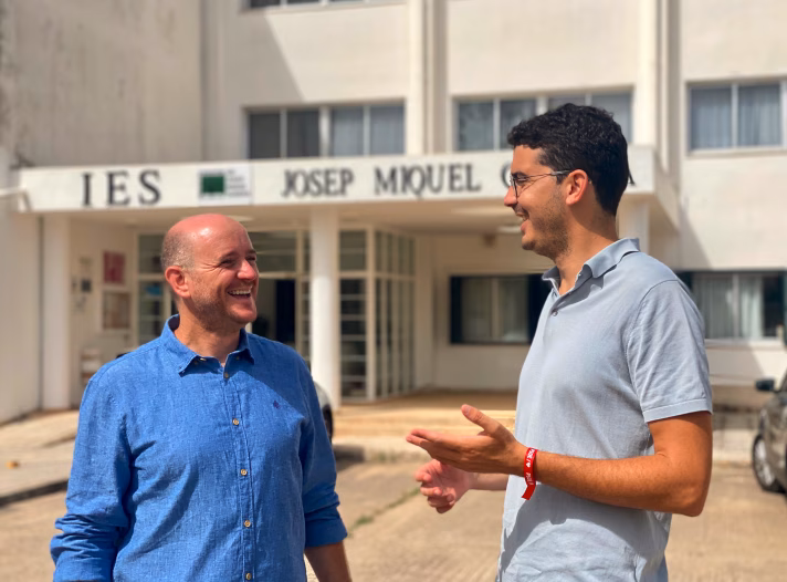 Los candidatos del PSOE, Miquel Mariano y Pepe Mercadal, prometen universidad y FP gratuitas
