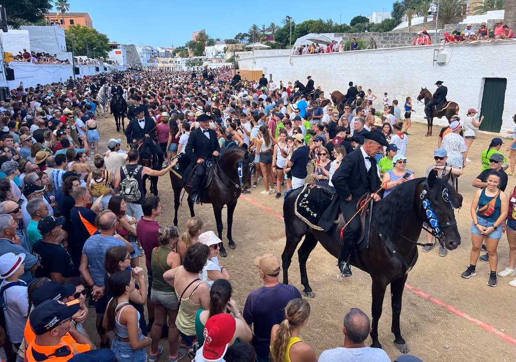 (Fotos y vídeo) Es Pla empieza a llenarse