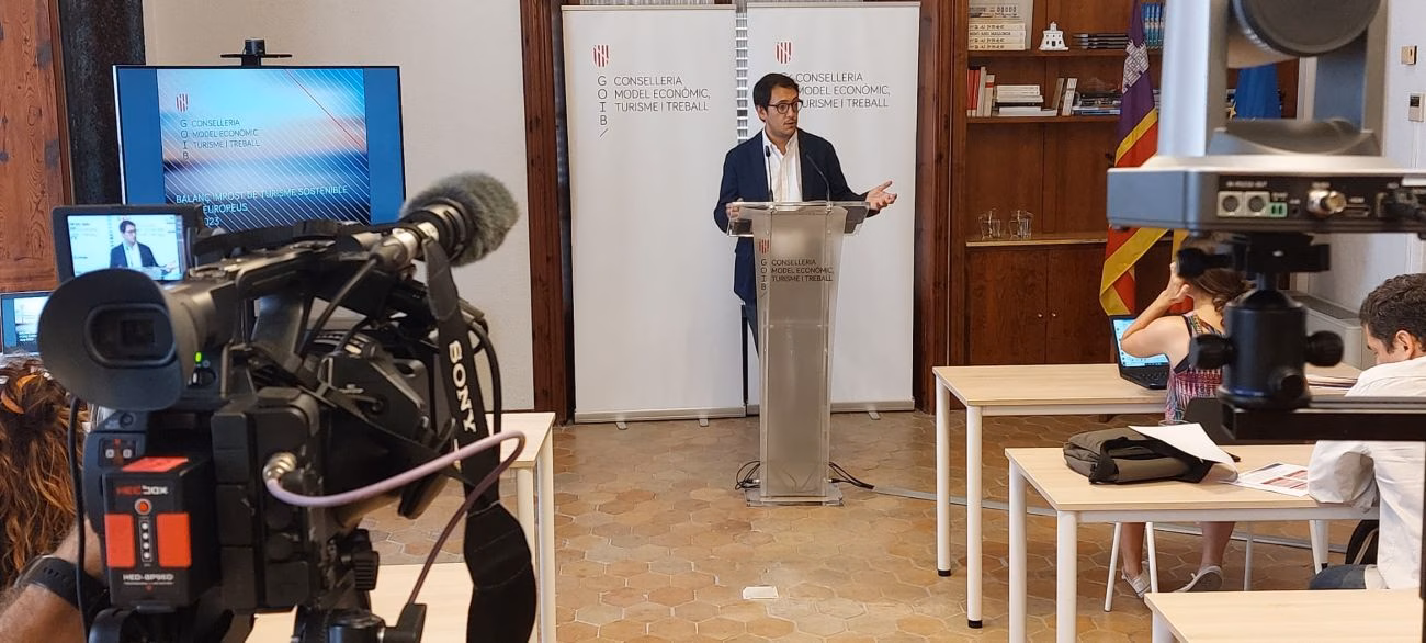 El Govern ha recaudado 560 millones con el impuesto a los turistas