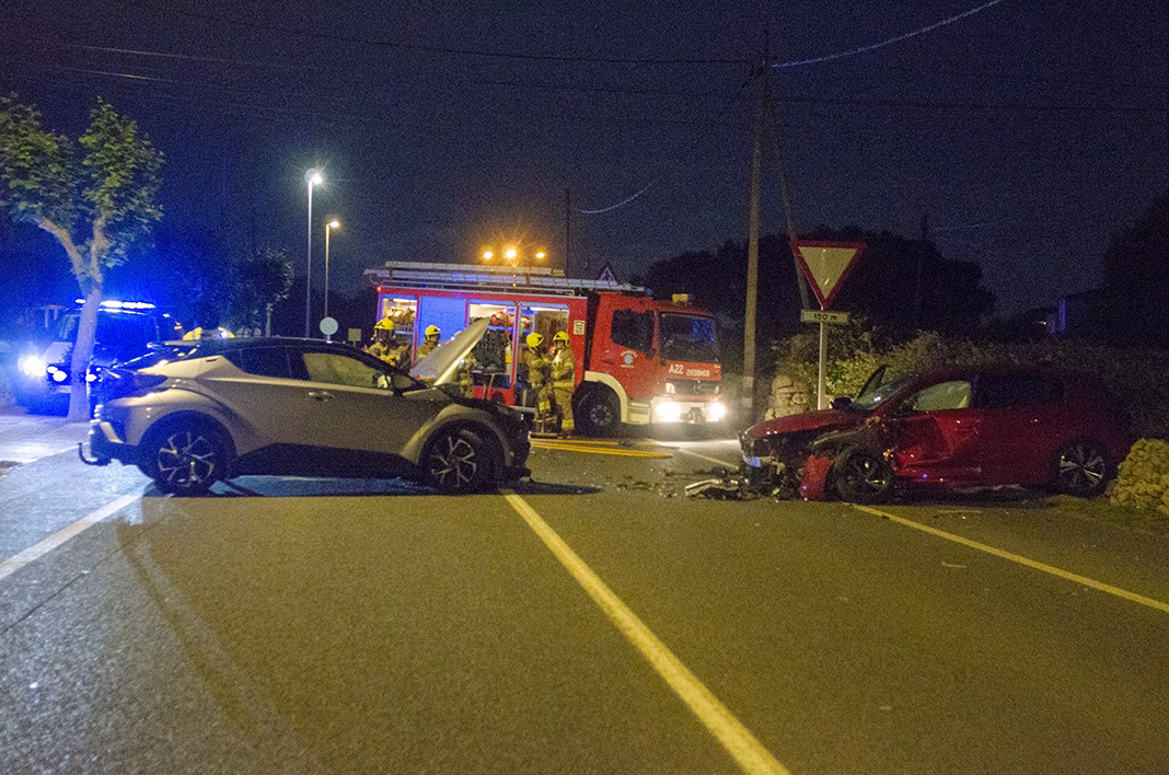 Un choque frontal en Ciutadella deja tres heridos