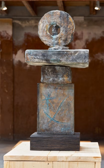 Pinturas y esculturas de Joan Miró en la Sala Cayón de Maó