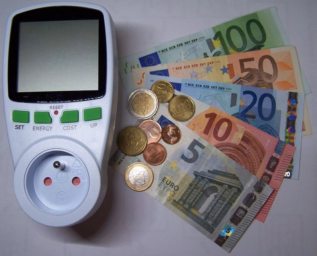 La electricidad baja este martes más de un 5 % hasta los 83,8 euros/MWh